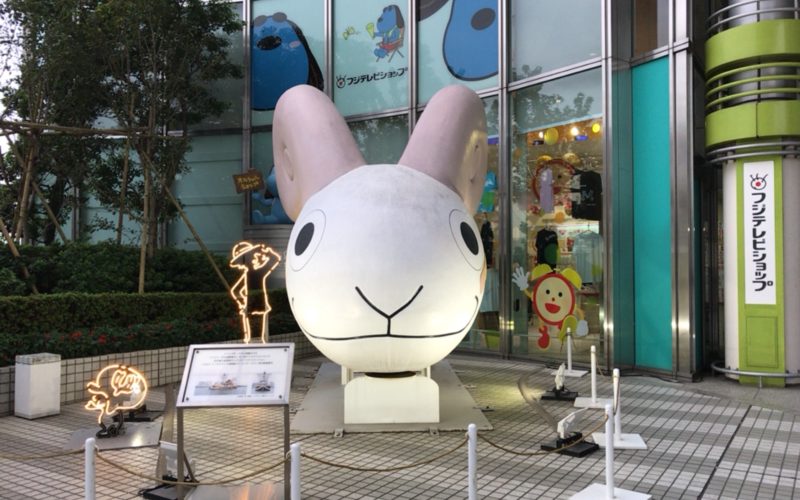お台場フジテレビ7Fの屋上庭園にあるゴーイングメリー号の船首とルフィとチョッパーのイルミネーション