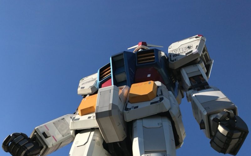 フェスティバル広場から見上げたお台場ダイバーシティの実物大ガンダム立像