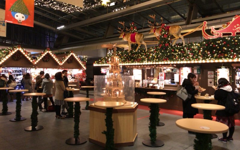 六本木ヒルズの大屋根プラザに出店するクリスマスマーケット