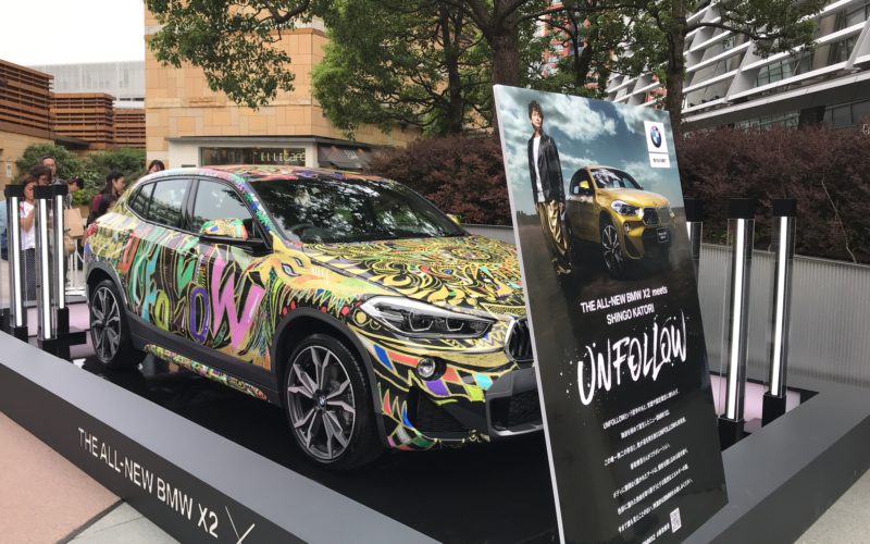 六本木アートナイトで六本木ヒルズに展示していた香取慎吾さんがデザインしたBMWのラッピングカー