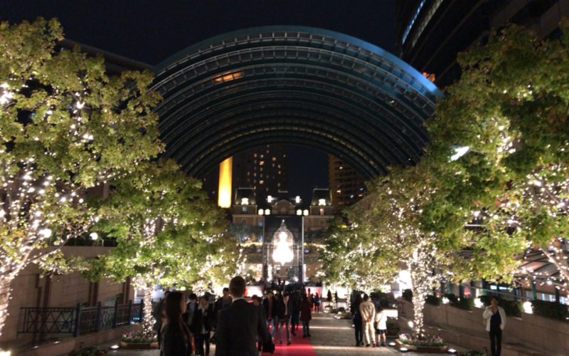 「恵比寿ガーデンプレイス ウィンターイルミネーション」でセンター広場に展示していたバカラのシャンデリア