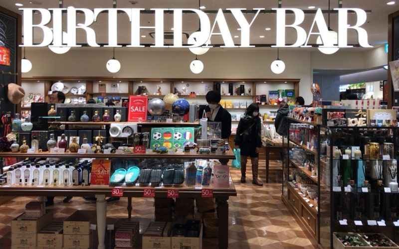東急プラザ銀座B1Fにあるバースデイ・バー トウキョウの店頭