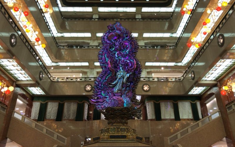 日本橋三越本館1F中央ホールの大階段で開催した天女像プロジェクションマッピング