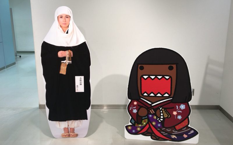 大河ドラマ「おんな城主 直虎」メイキング写真館にあった柴咲コウさんとどーもくんのフォトスポット