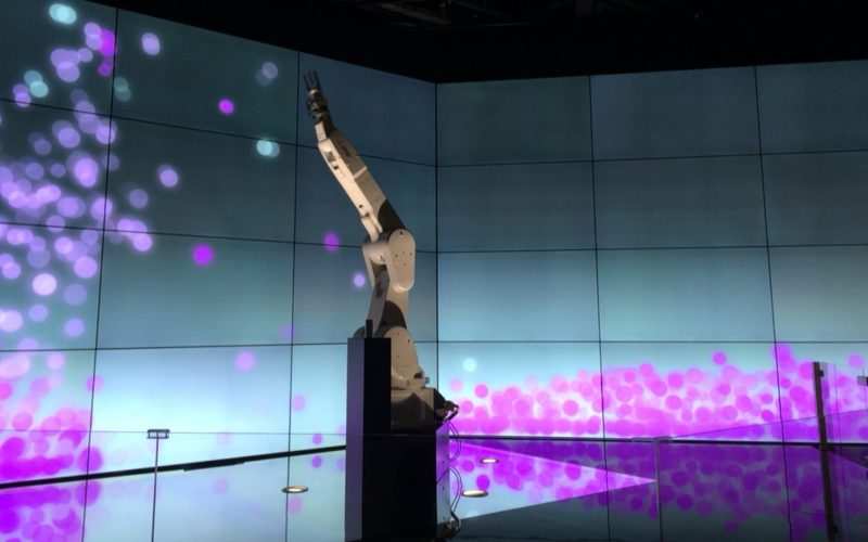 Robotic Art in Ginzaの2Fで上映していた映像作品とロボット