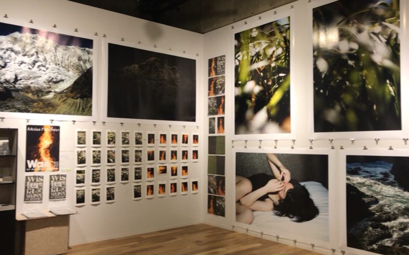 銀座ソニービル6Fの本屋 EDIT TOKYOで開催された藤代冥砂写真展 Wallallの会場内