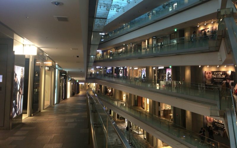 表参道ヒルズ本館の館内通路