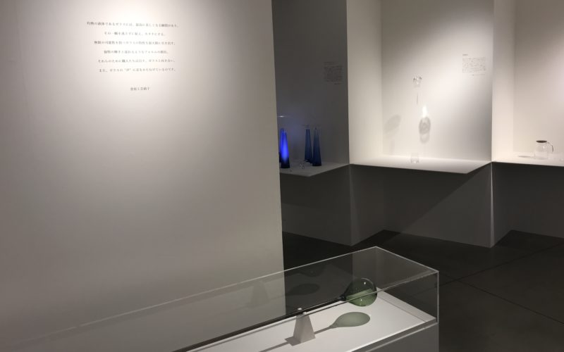 松屋銀座で開催していた企画展「菅原工芸硝子×日本デザインコミッティー 10人のガラス展」の会場内